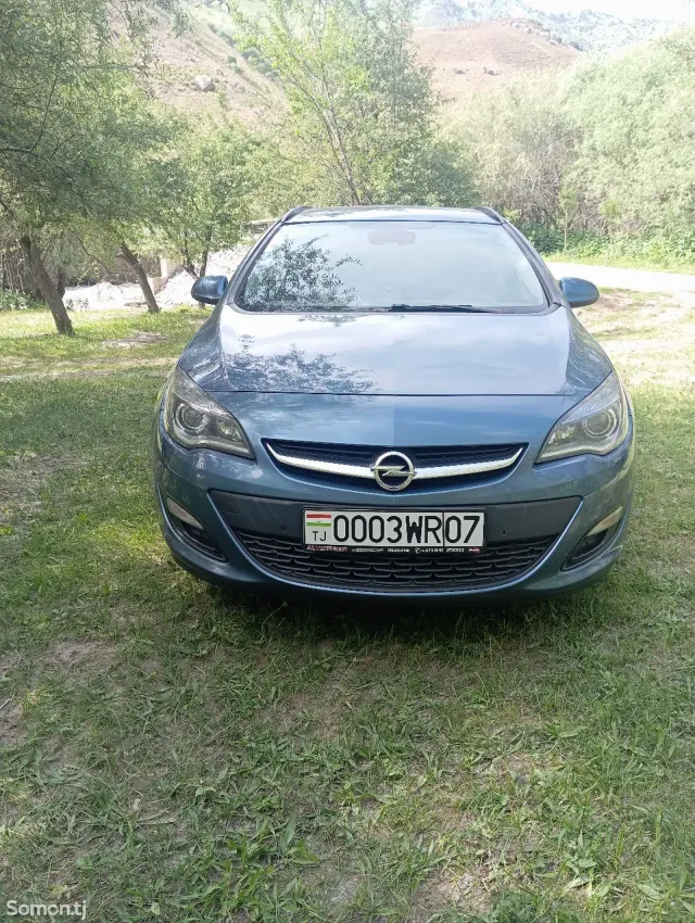 Opel Astra J 2015 · 1.4 MT