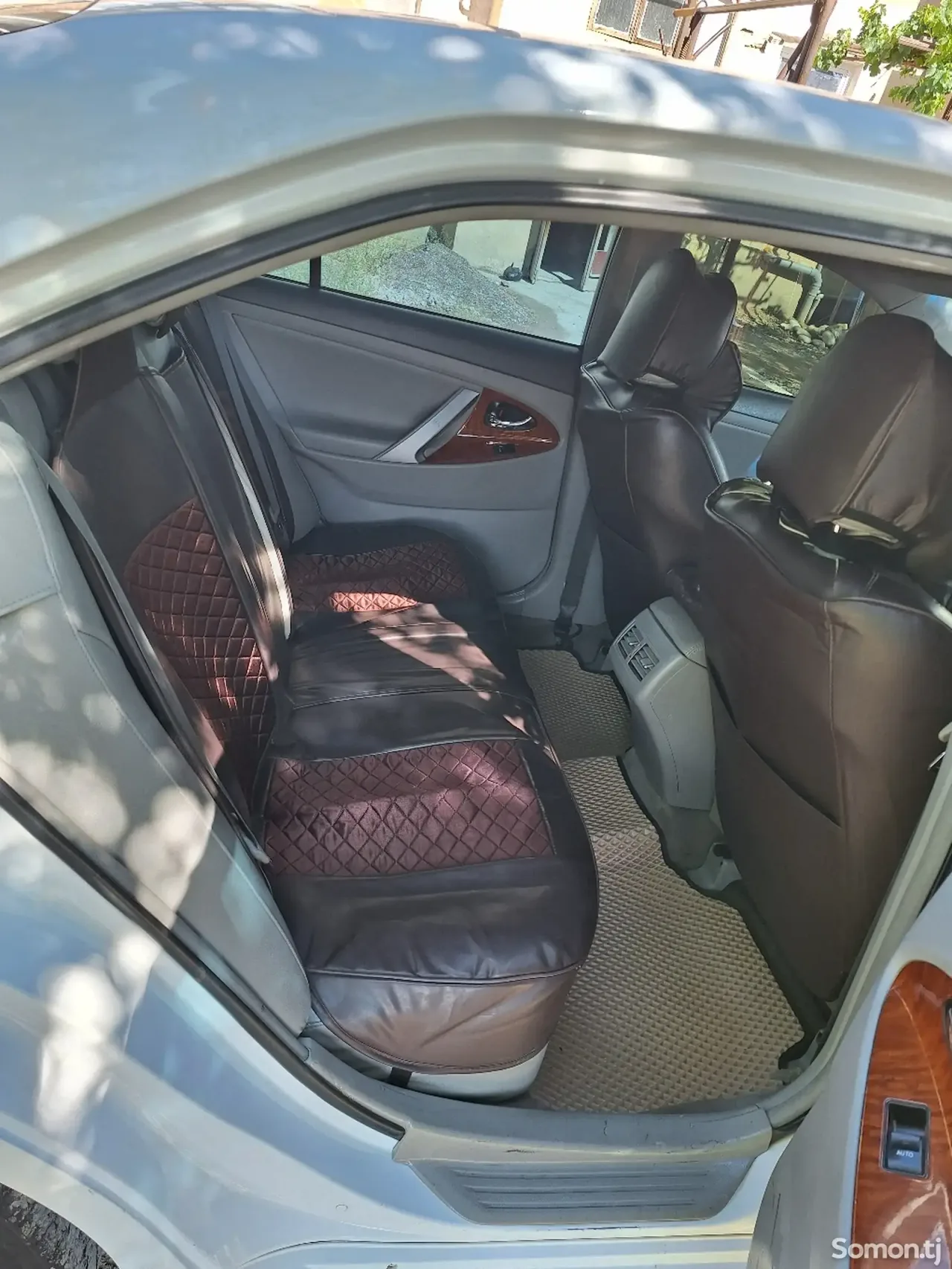 Toyota Camry 2010 · 2.4 AT