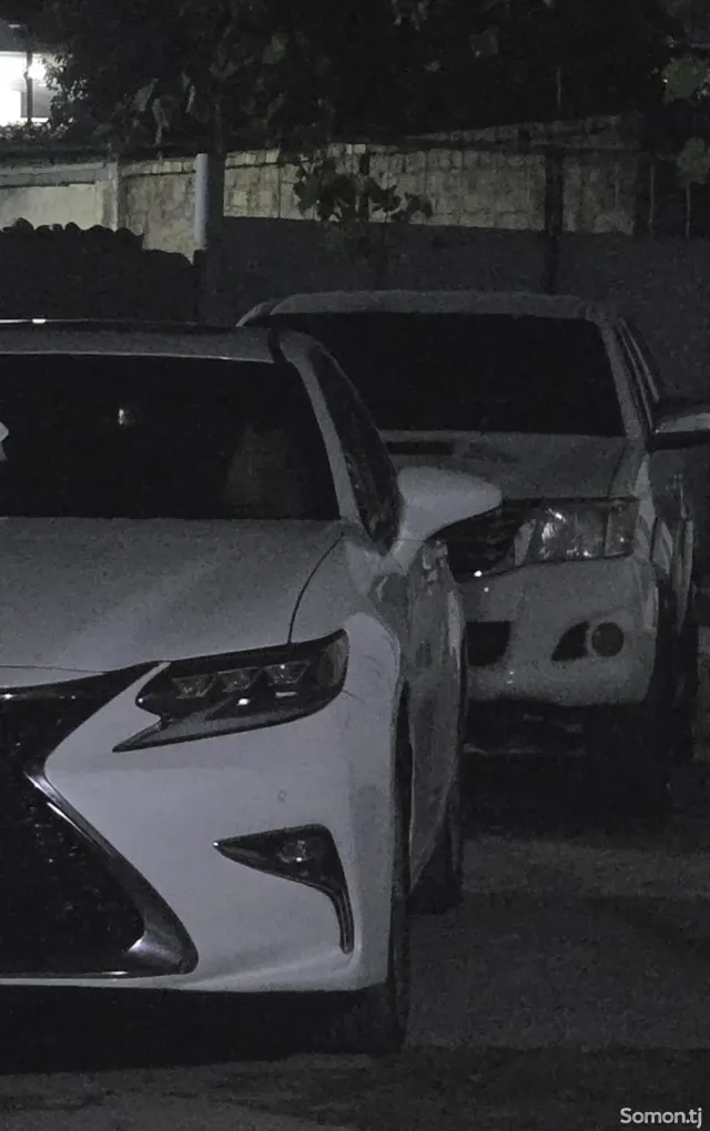 Lexus ES series 2013 · 2.5 AT