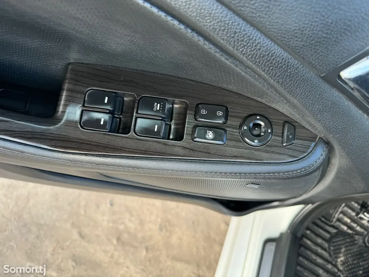 Kia K5 2011 · 2.2 AT