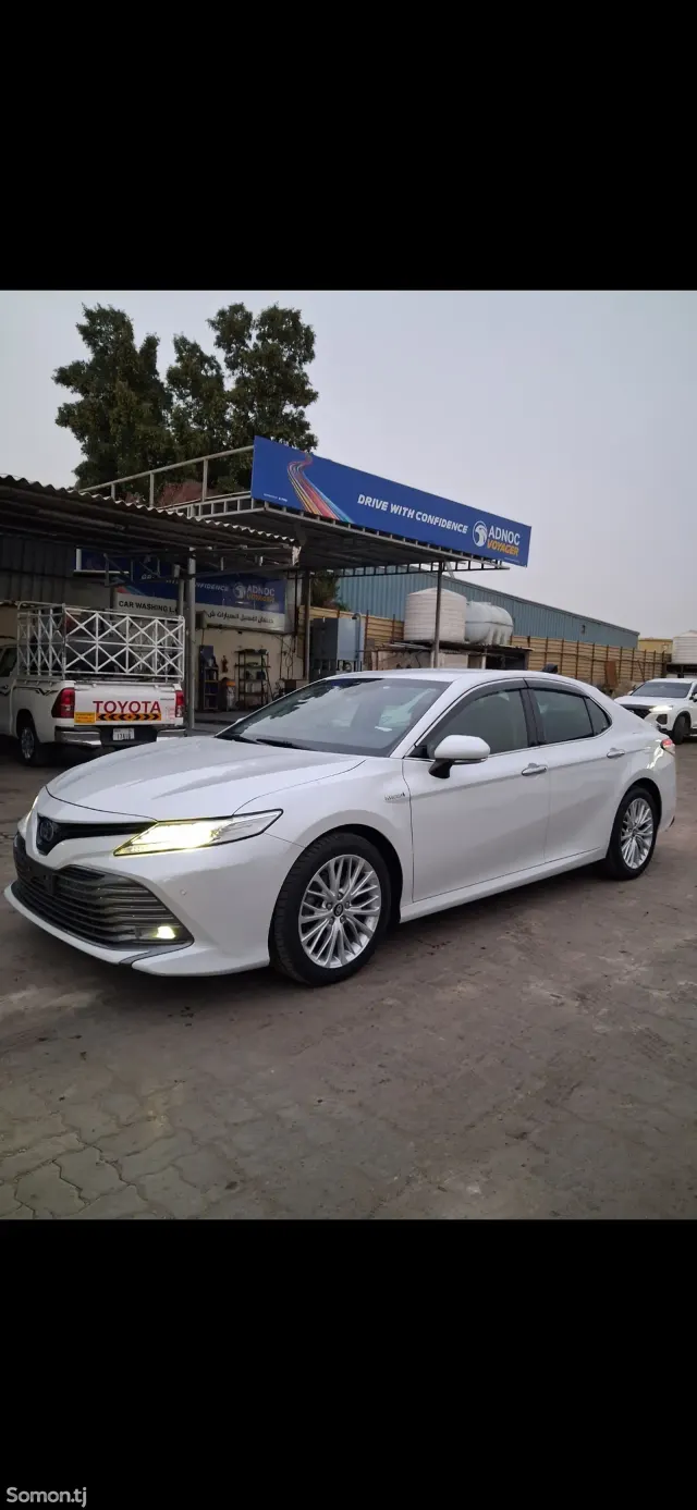 Toyota Camry 2018 · 2.5 AT
