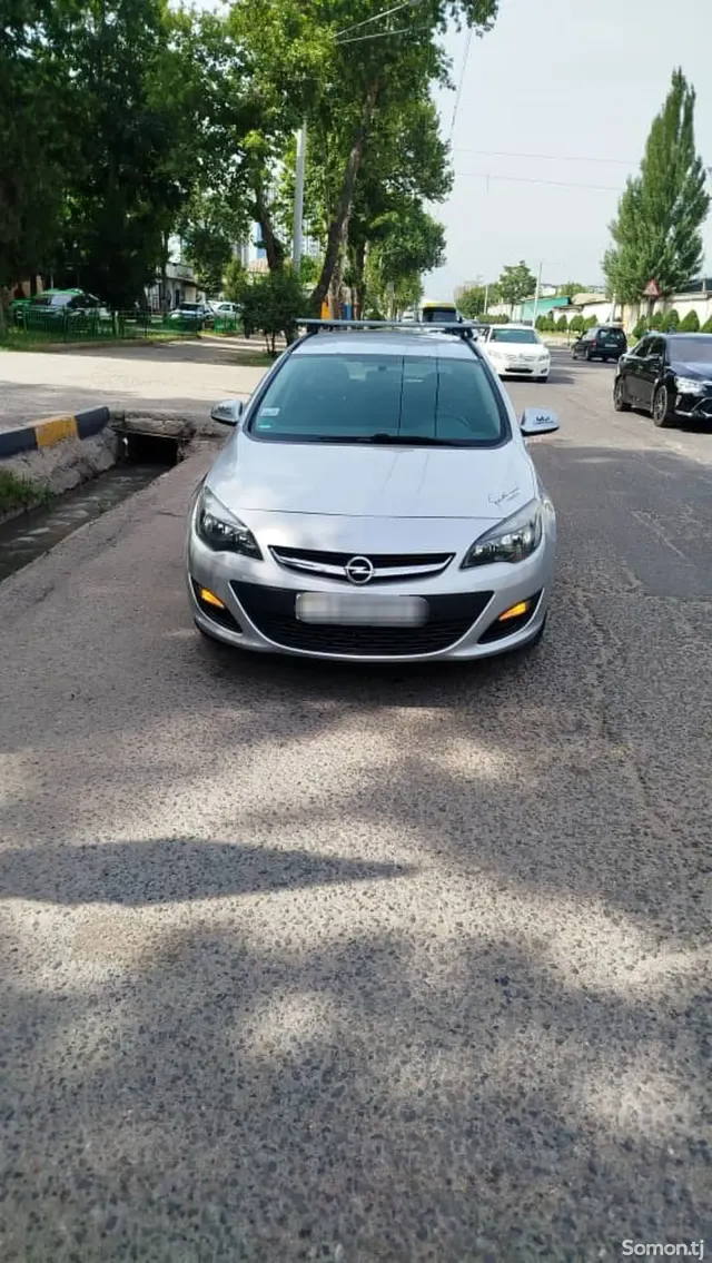 Opel Astra J 2014 · 1.4 MT