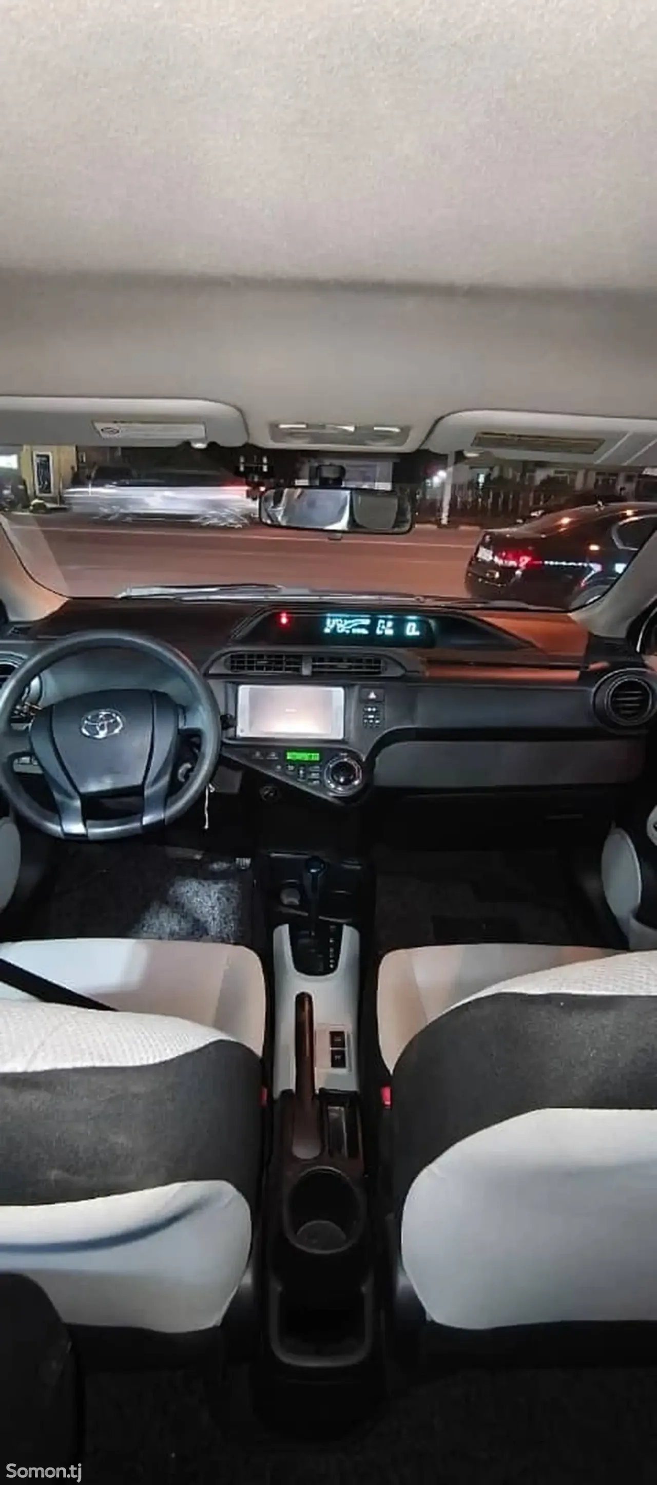 Toyota Aqua 2014 · 1.5 AT