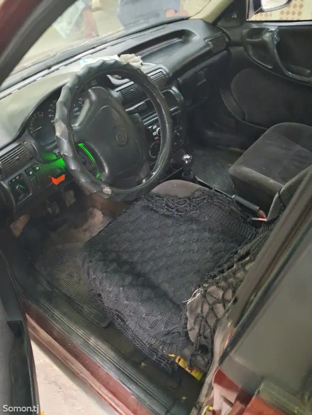 Opel Astra F 1993 · 1.6 MT