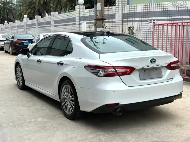 Toyota Camry 2018 · 2.5 AT