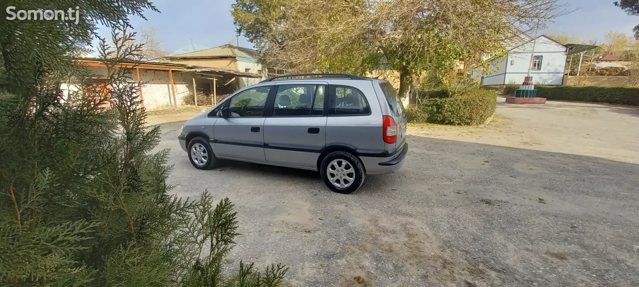 Opel Zafira 2001 · 2.2 AT