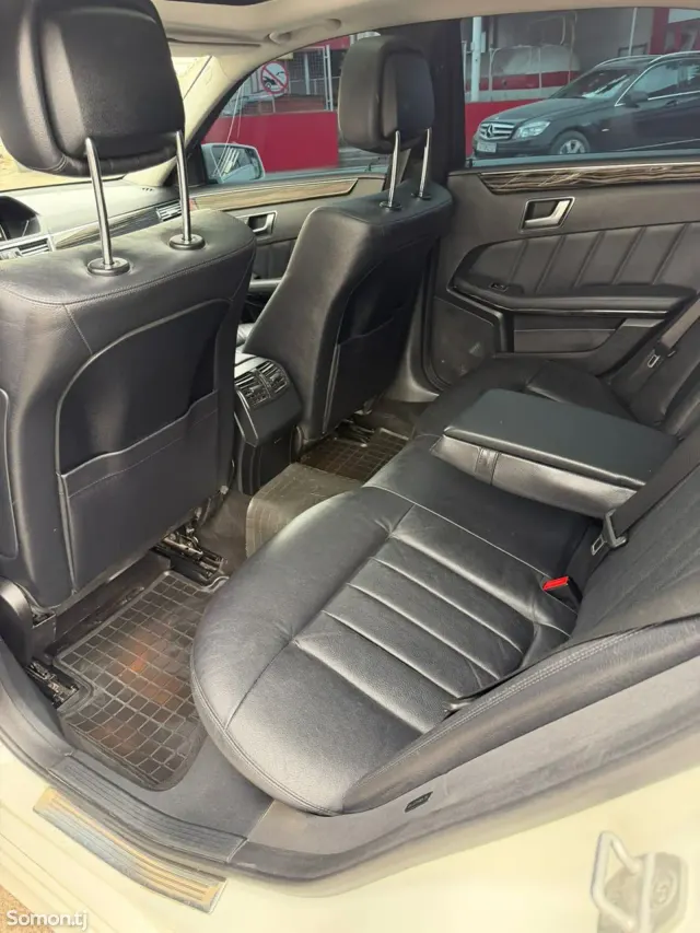 Mercedes-Benz E class 2013 · 3.0 AT