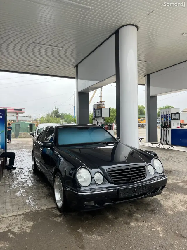 Mercedes-Benz E class 2001 · 4.3 AT
