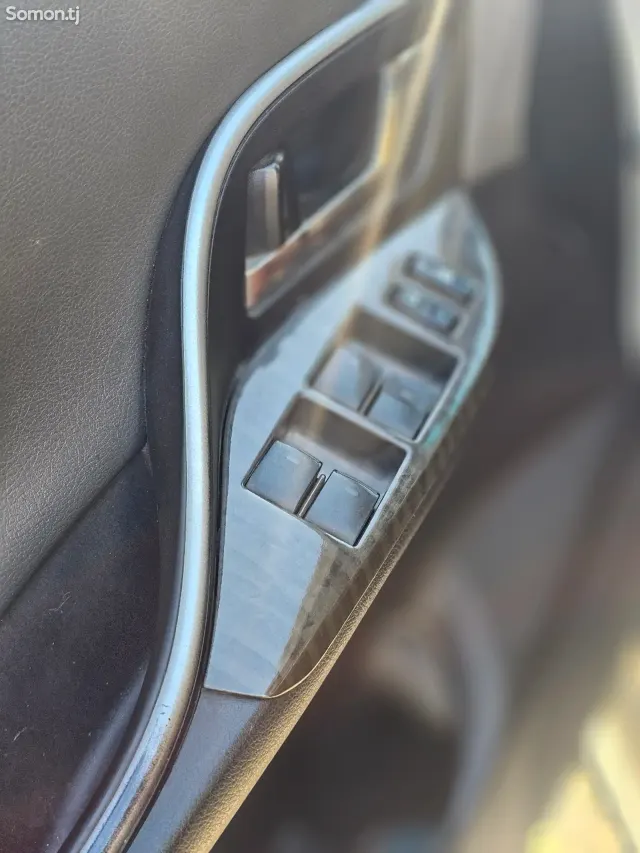 Toyota Mark X ZiO 2010 · 2.4 AT