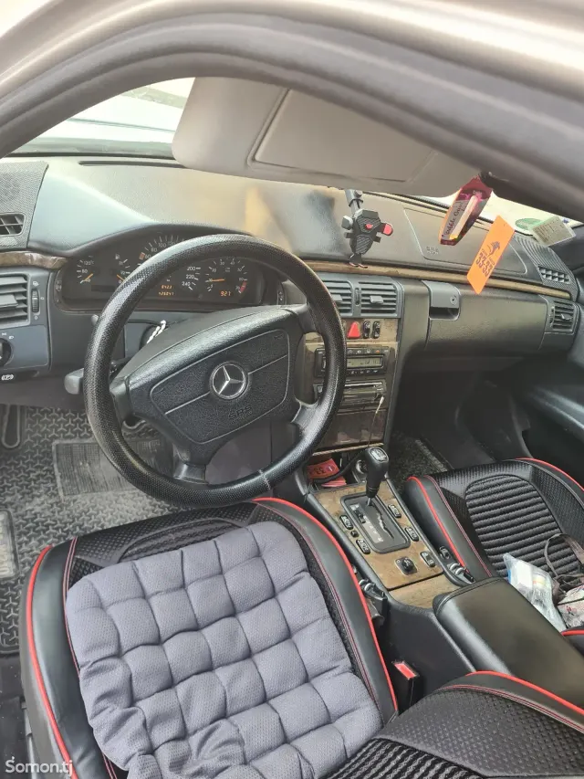 Mercedes-Benz E class 1996 · 2.3 AT