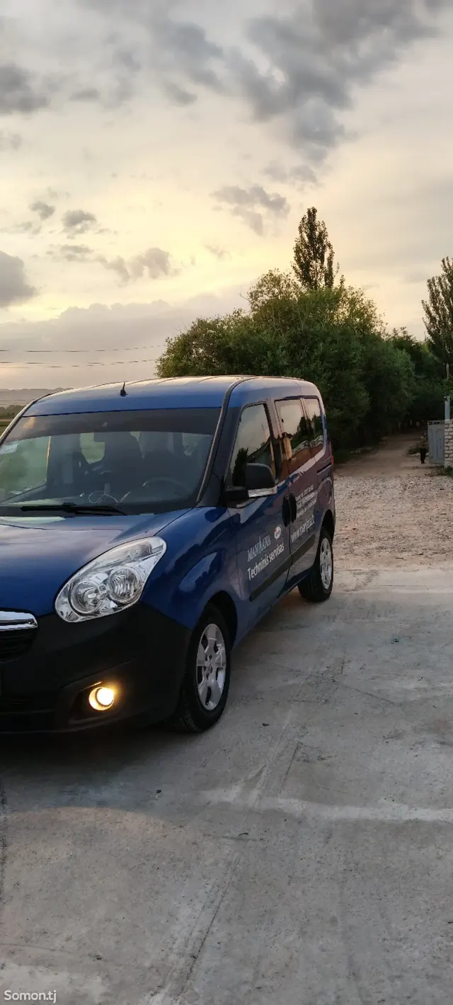 Opel Combo 2016 · 1.6 MT