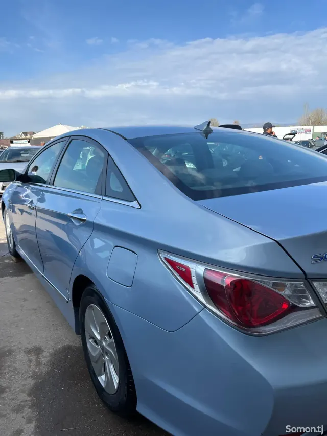 Hyundai Sonata 2015 · 2.4 AT