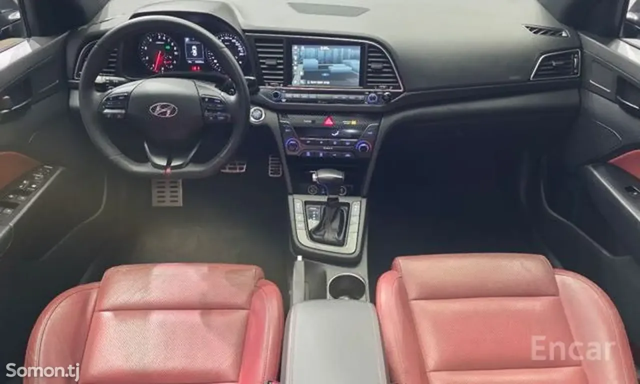 Hyundai Elantra 2017 · 2.0 AT