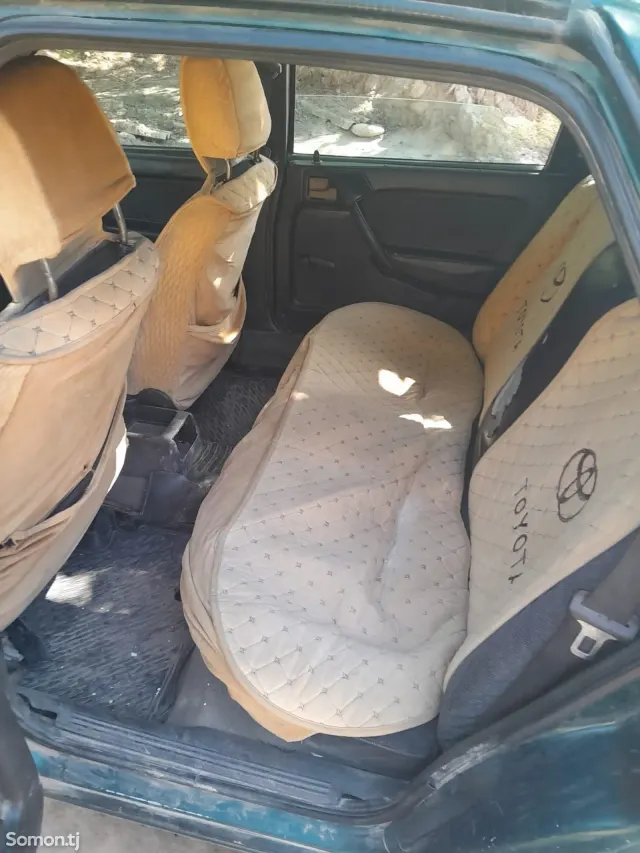 Opel Vectra A 1995 · 1.6 MT