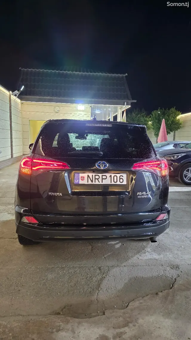 Toyota RAV 4 2018 · 2.5 AT
