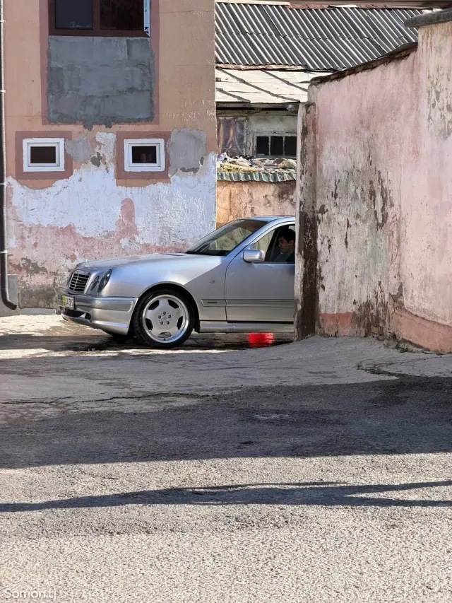 Mercedes-Benz E class 1999 · 2.1 MT