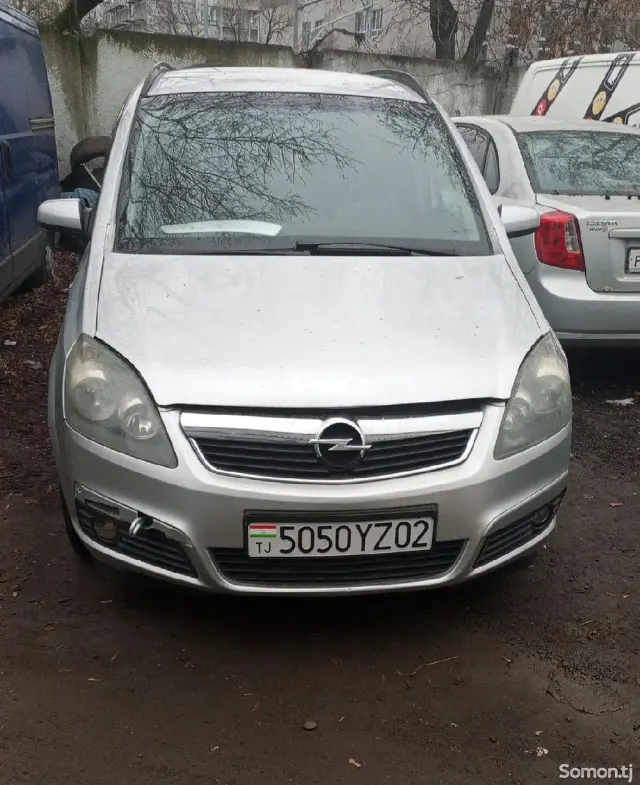 Opel Zafira 2006 · 1.6 MT