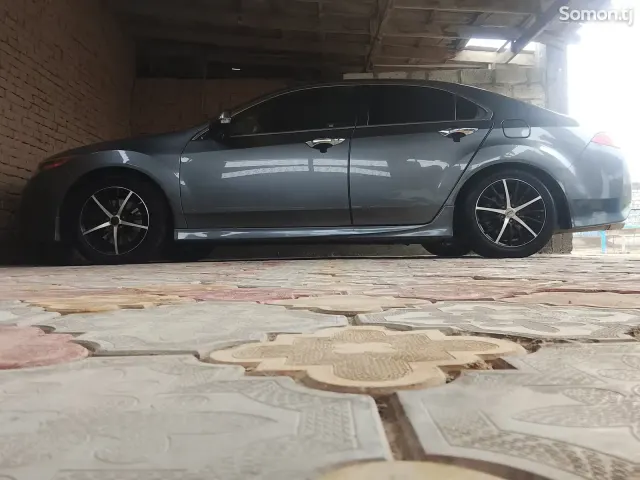 Honda Accord 2010 · AT