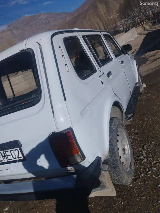 Lada (ВАЗ) Нива 1998 · 1.6 MT