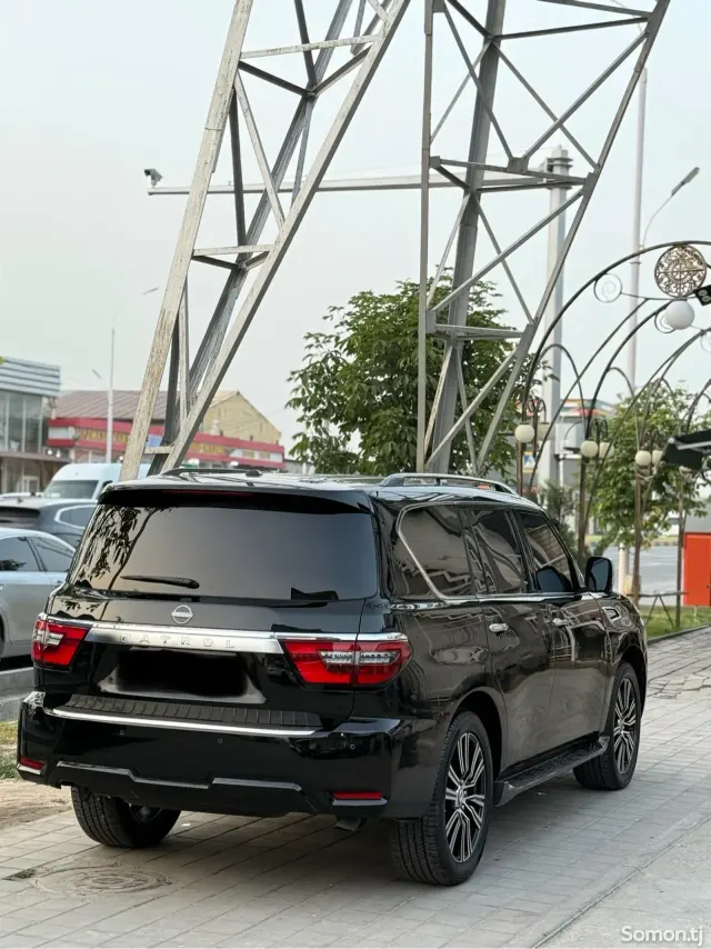 Nissan Patrol 2021 · 5.6 AT