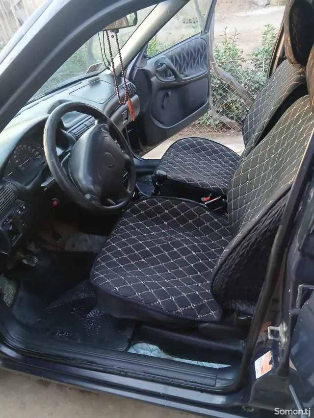 Opel Astra F 1996 · 1.6 MT