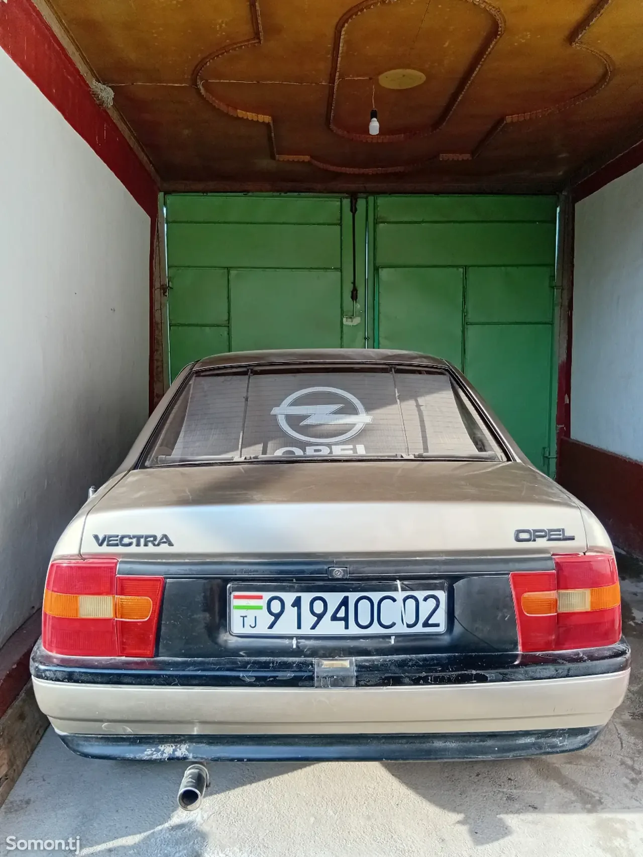 Opel Vectra A 1989 · 1.6 MT