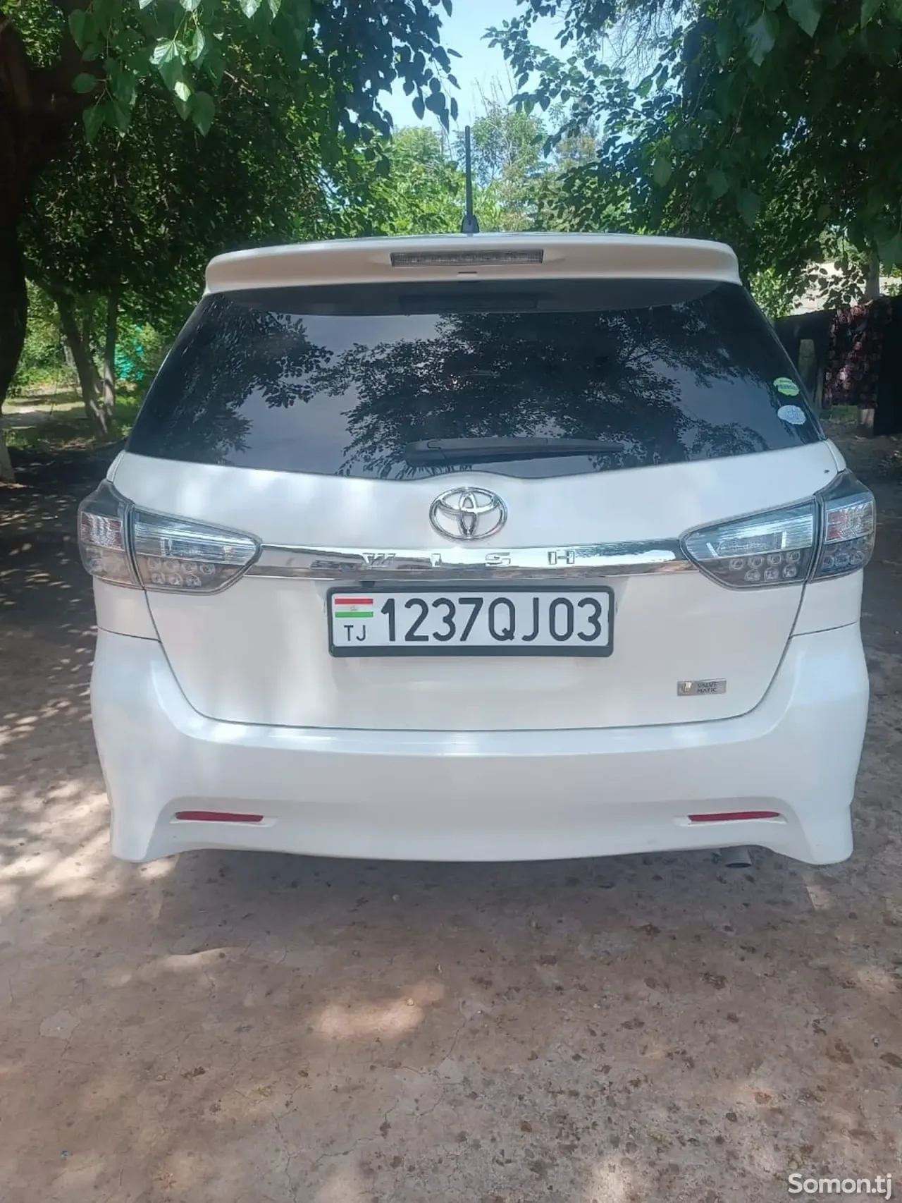 Toyota Wish 2012 · 1.8 AT