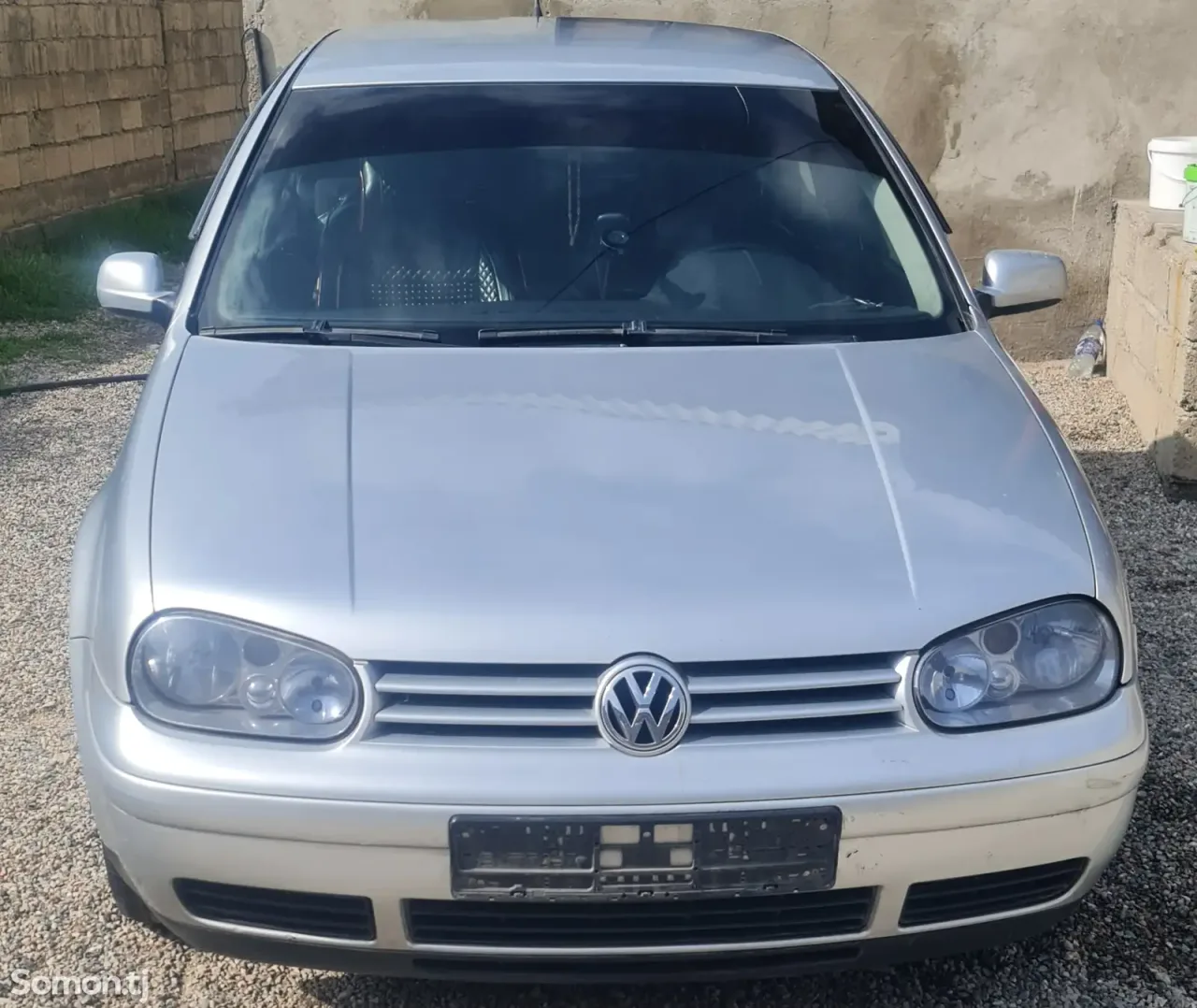 Volkswagen Golf 2003 · 1.6 MT