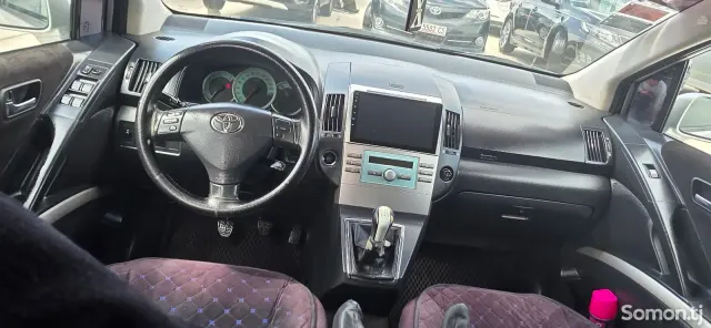 Toyota Avensis Verso 2006 · 0.8 MT