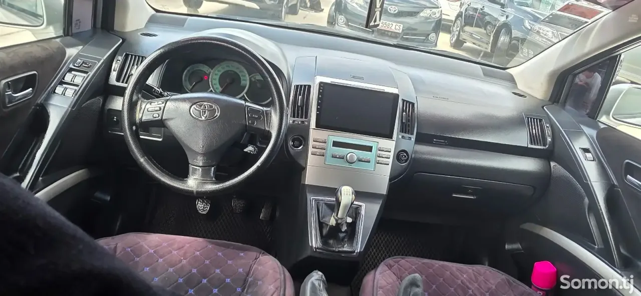 Toyota Avensis Verso 2006 · 0.8 MT