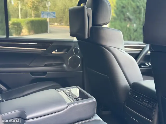 Lexus LX series 2019 · 5.7 AT
