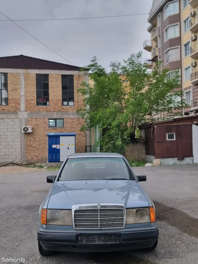 Mercedes-Benz W124 1987 · 2.5 MT