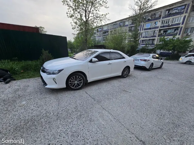 Toyota Camry 2017 · 3.5 AT