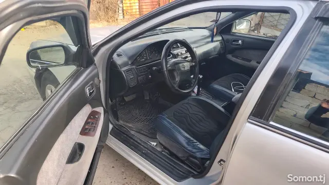 Nissan Maxima 1997 · 2.0 AT