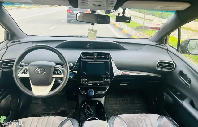 Toyota Prius 2016 · 1.8 AT
