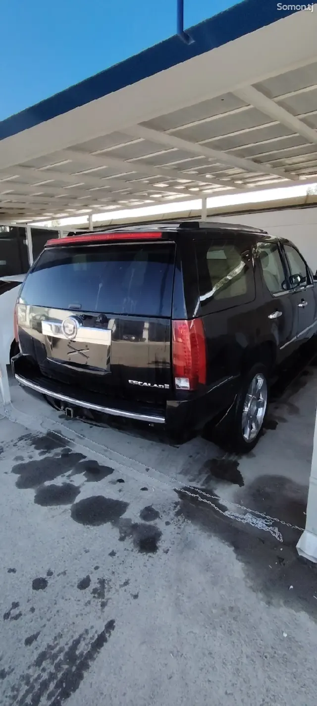 Cadillac Другая модель 2008 · 6.2 AT