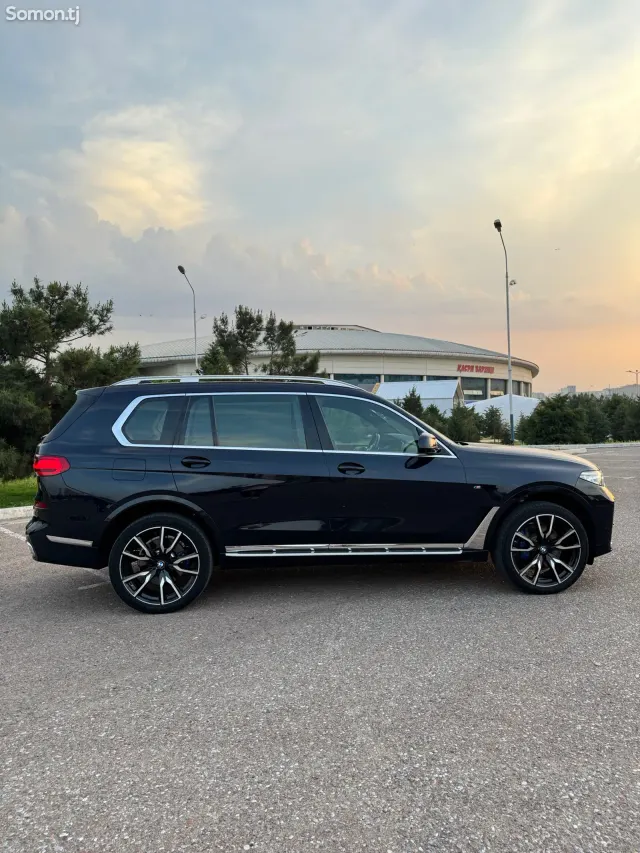 BMW X7 2021 · 4.0 AT