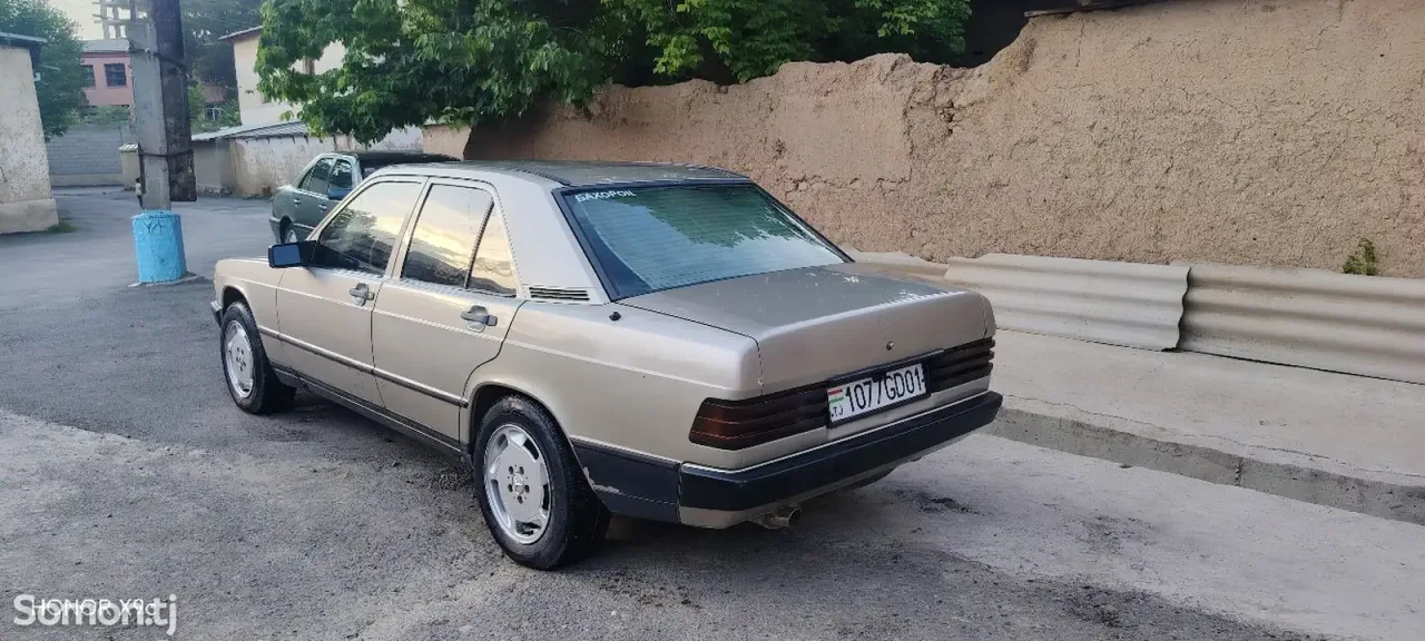 Mercedes-Benz W201 1987 · 1.8 MT