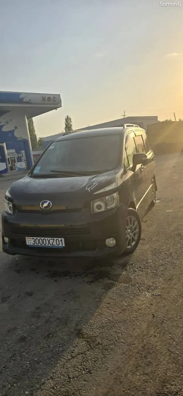 Toyota Voxy 2007 · 2.0 AT