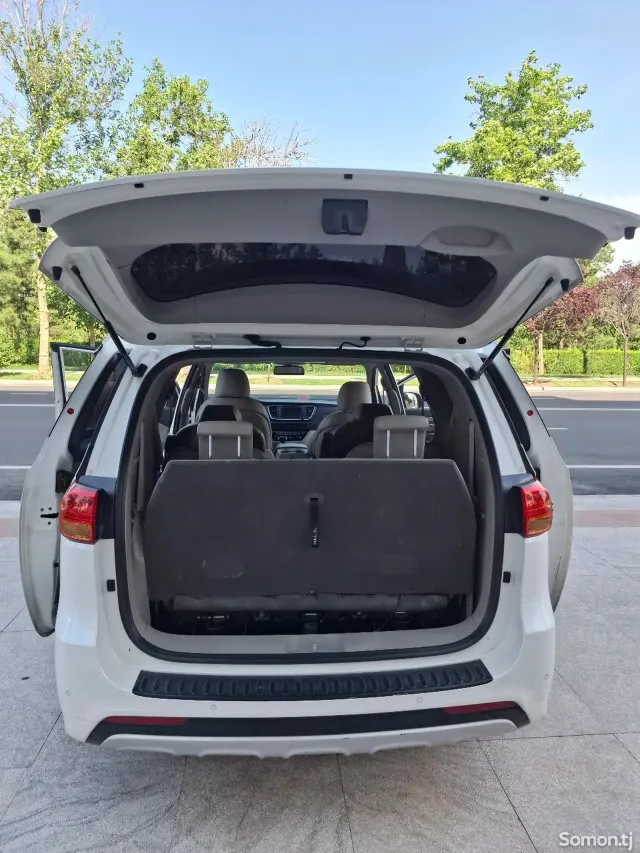 Kia Carnival 2016 · 2.2 AT