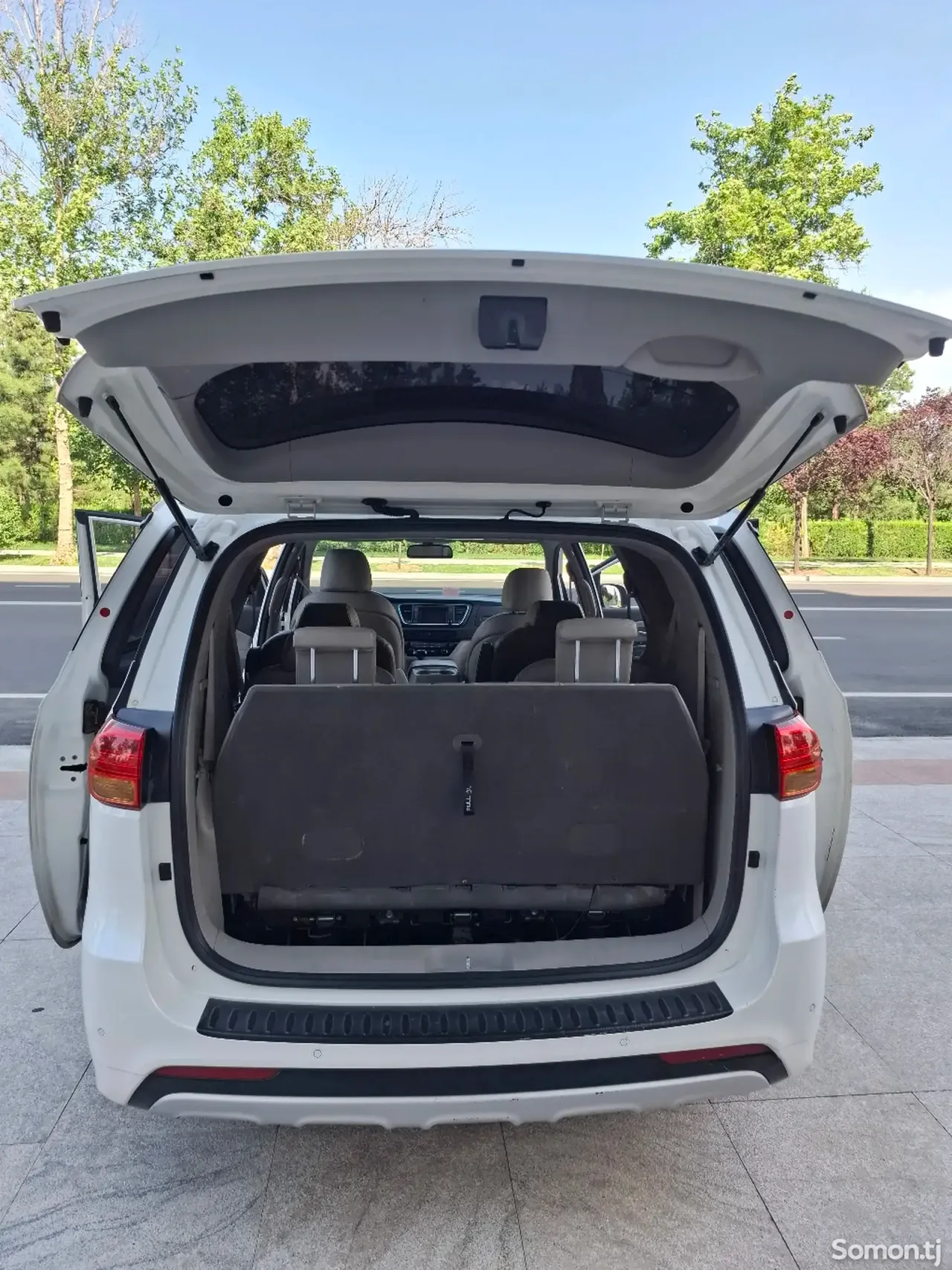 Kia Carnival 2016 · 2.2 AT