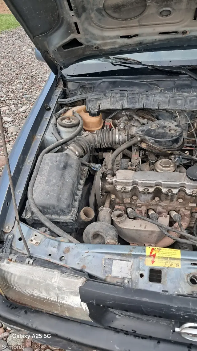 Opel Vectra A 1990 · MT