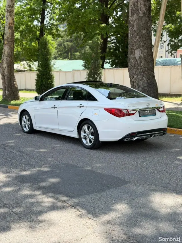 Hyundai Sonata 2011 · 2.0 AT