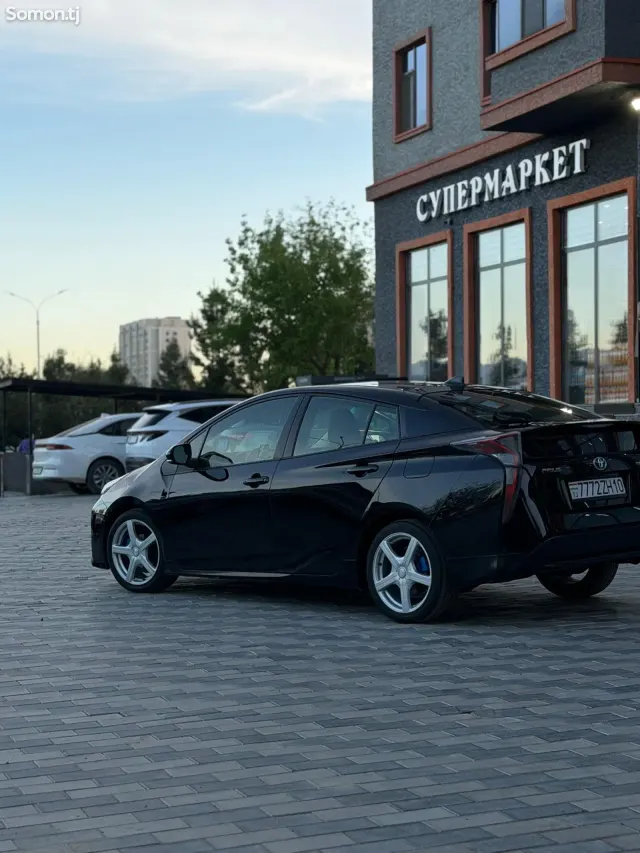 Toyota Prius 2017 · 1.8 AMT
