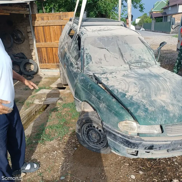 Opel Astra F 1993 · 1.6 MT