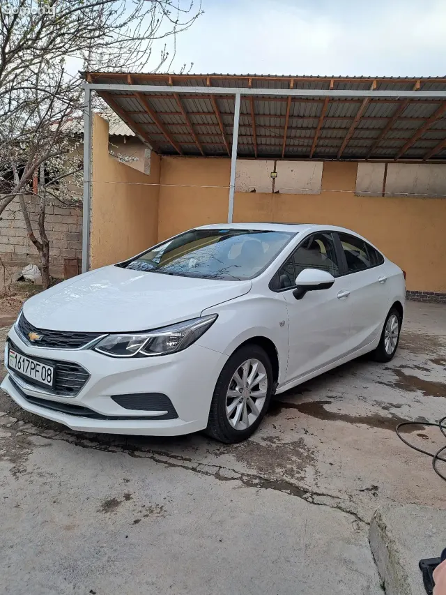 Chevrolet Cruze 2018 · 1.5 AT