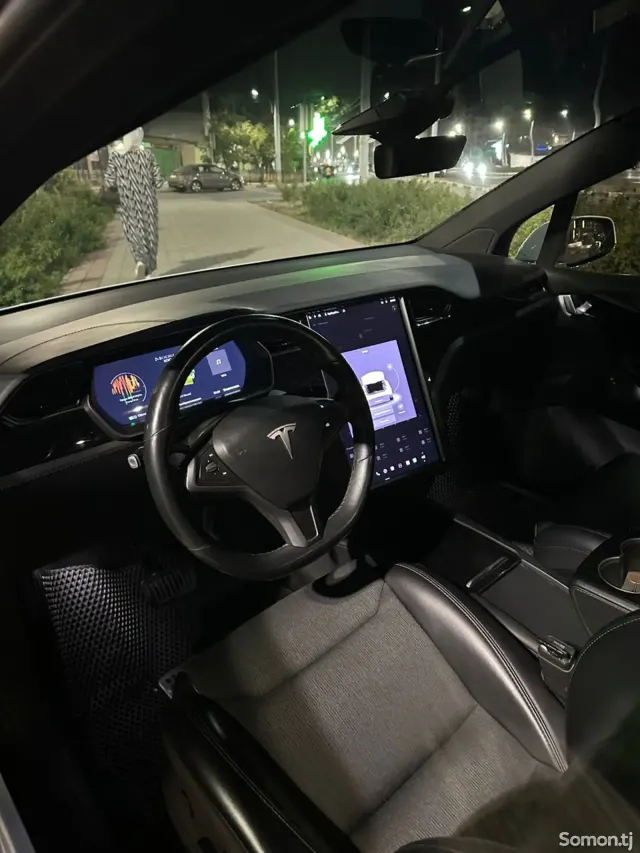 Tesla Model X 2019 · AT