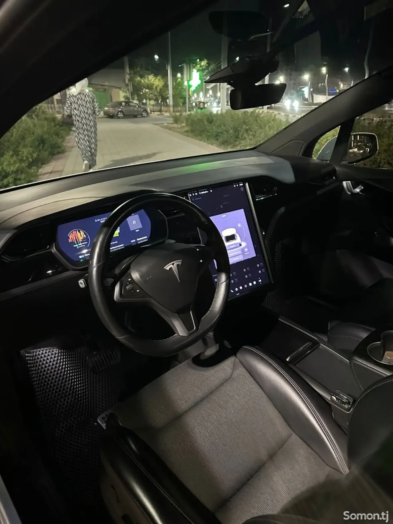 Tesla Model X 2019 · AT