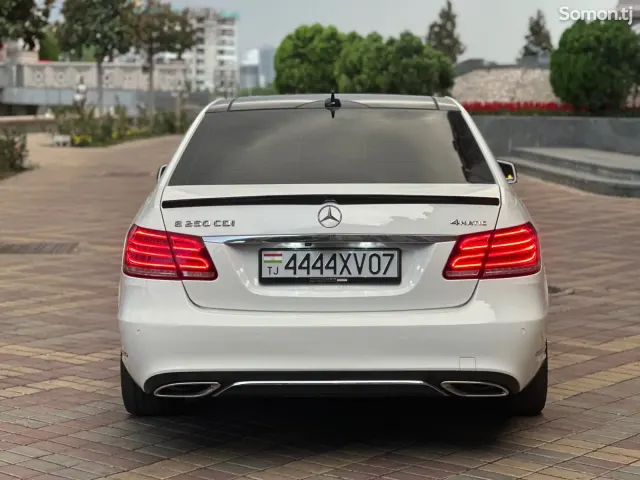 Mercedes-Benz E class 2015 · 2.2 AT