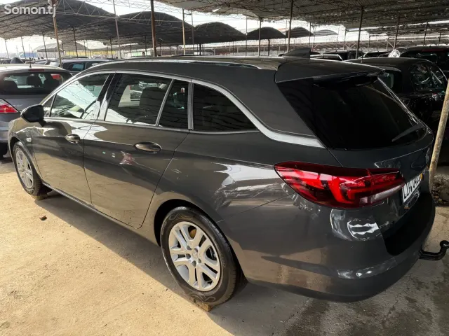 Opel Astra K 2016 · 1.6 AT
